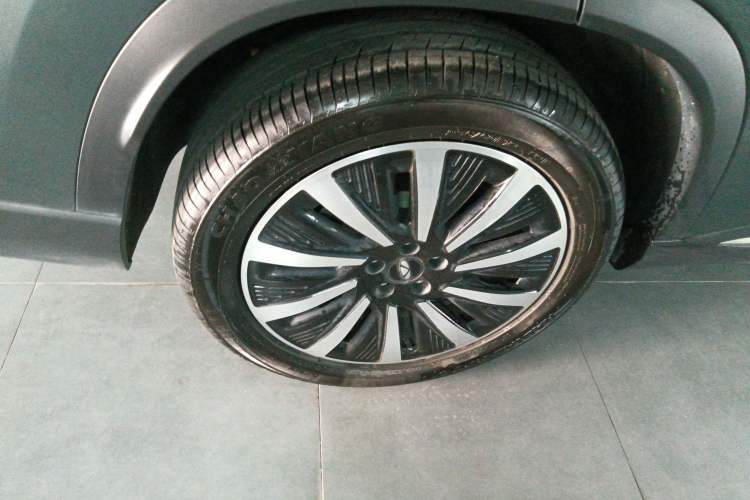 Used Fengyun T8 2025 1.5T 130km Deluxe Version 5 Seats Right Rear Wheel Hub