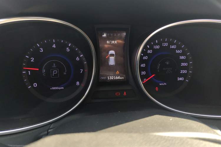 Used Hyundai Santa Fe Classic 2013 3.0L 4x4 Comfort Edition with Navigation 7 Seats Euro IV
