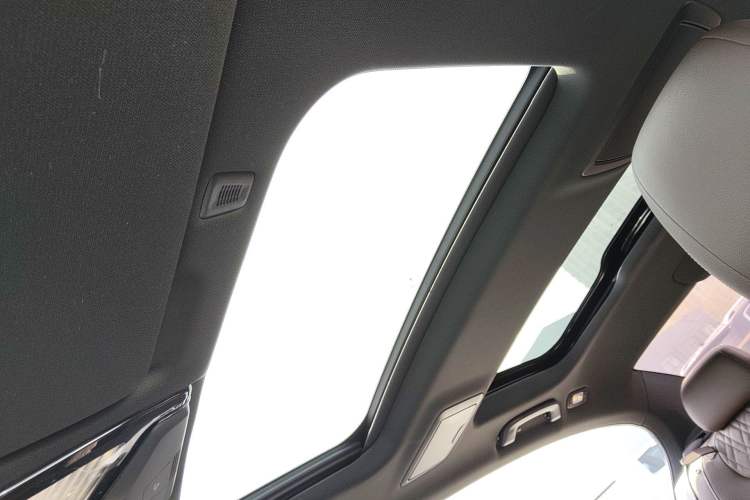 Used BMW 5 Series 2022 Second Facelift 530Li Leading Edition M Sport Package Headliner