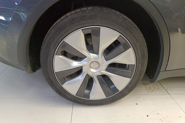 Used Tesla Model Y 2021 Long-Range All-Wheel-Drive Version 3D7
