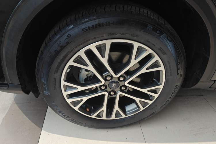 Used Ford Escape 2020 EcoBoost 245 Two-Wheel-Drive Titanium Edition
