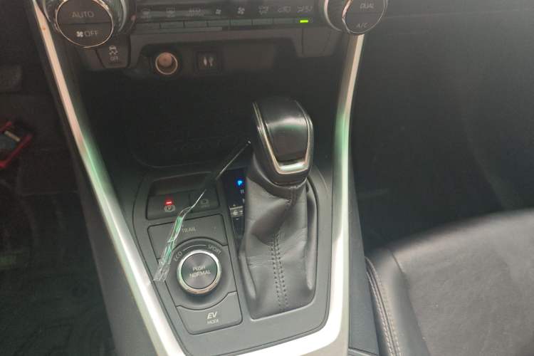 Used Toyota Wildlander 2021 Dual-Motor 2.5L E-CVT Four-Wheel Drive Luxury Edition Gear Lever