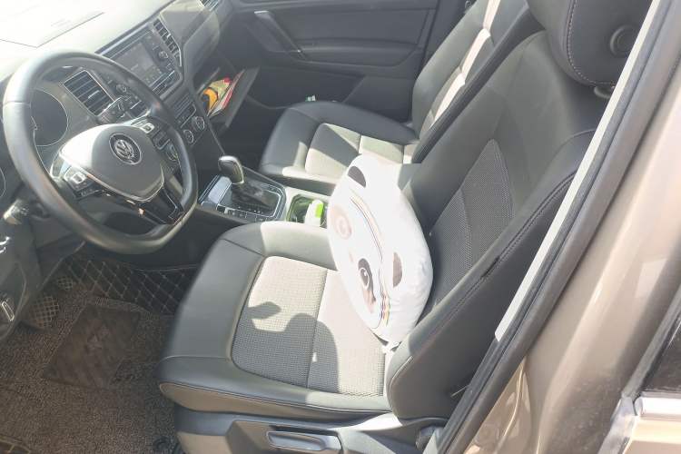 Used Volkswagen Golf Sportsvan 2018 230TSI Automatic Trend Edition Left Front Seat