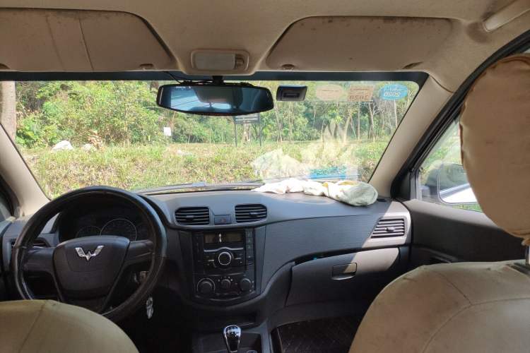 Used Wuling Hongguang 2015 1.5L S Basic Version China V Standard
