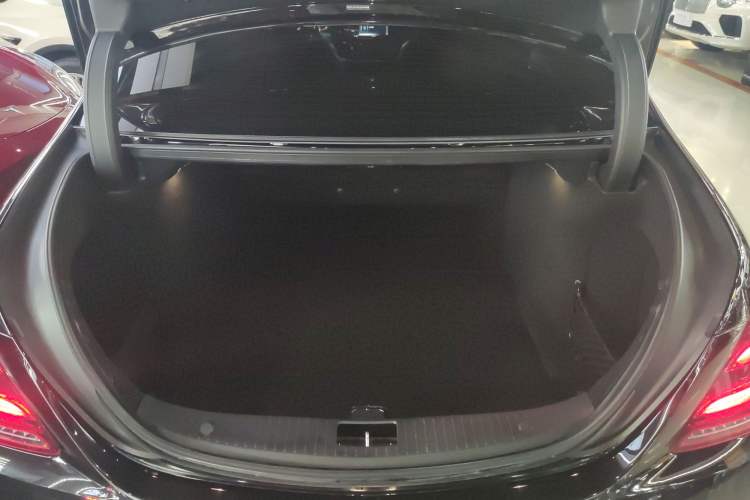 Used Mercedes-Benz S-Class 2018 S 320 L Trunk