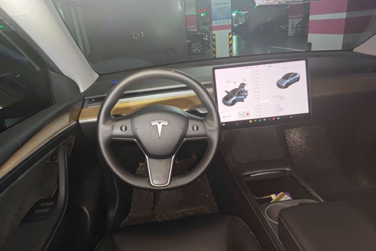 Used Tesla Model Y 2021 Standard Range Rear-Wheel Drive Version Steering Wheel