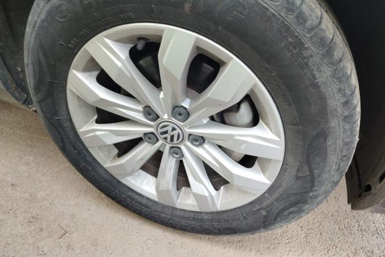 Used Volkswagen T-ROC 2018 230TSI DSG Two-Wheel Drive Fashion Edition China V Standard