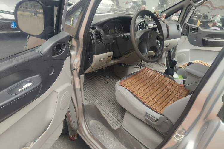 Used FORTHING Lingzhi 2016 M3L 1.6L 7-Seater Comfort Model Driver Seat