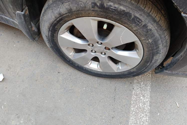 Used Subaru Outback 2010 2.5i Luxury Edition Right Front Wheel Hub