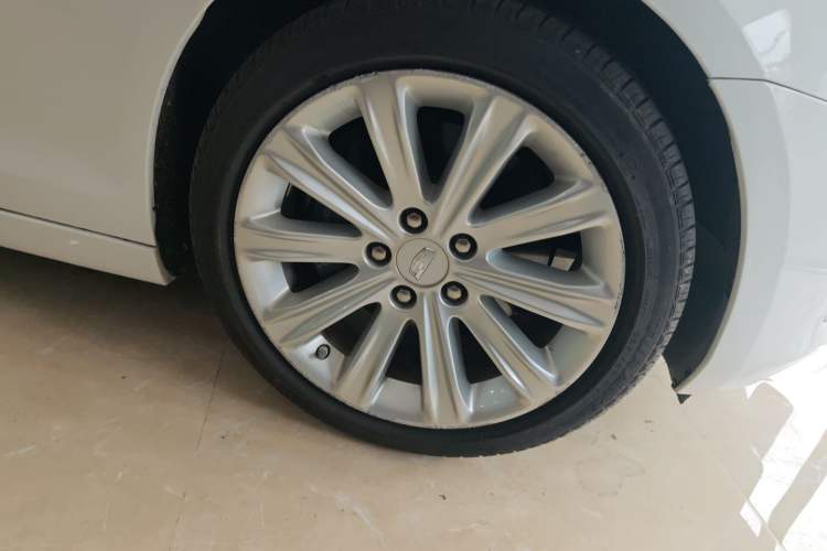 Used Cadillac ATS-L 2016 28T Tech Edition Right Front Wheel Hub