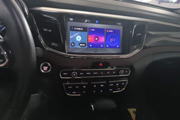 Used GAC Trumpchi GS8 2017 320T Two-Wheel Drive Luxury Smart Connectivity Version (7 Seats) Audio And AC Panel