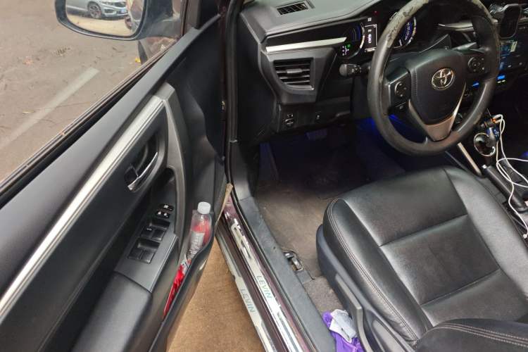 Used Toyota Levin 2016 Dual-Engine 1.8H GS E-CVT Elite Model with Sunroof
