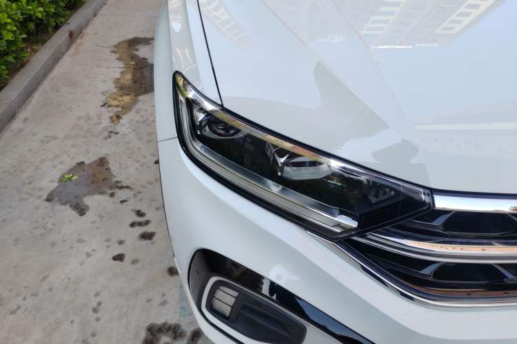 Used Volkswagen T-ROC 2024 300TSI DSG Two-Wheel-Drive Chen Guang Edition