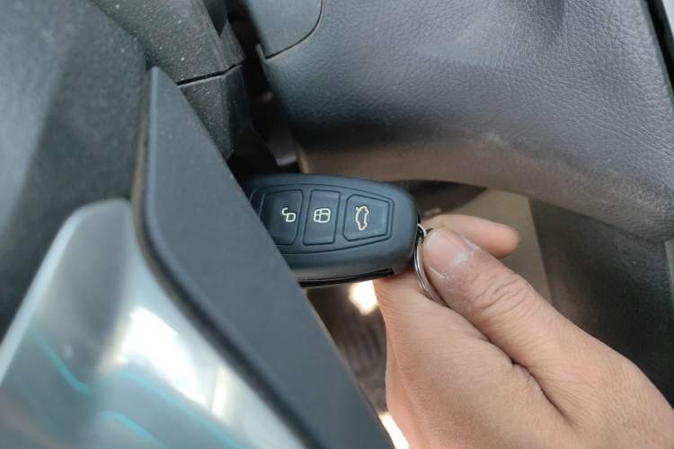 Used Ford Focus 2012 Hatchback 1.6L Automatic Fashion Edition Vehicle Key