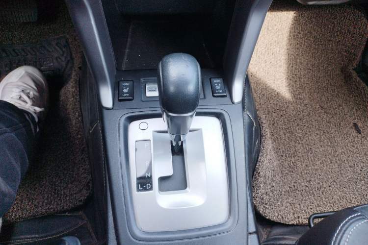 Used Subaru Forester 2014 2.5i Automatic Elite Edition Gear Lever