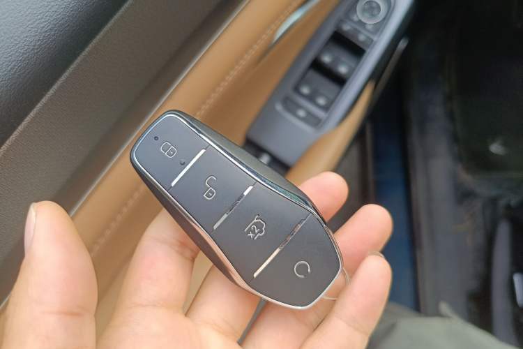 Used BYD Song L DM-i 2024 112 km Beyond Edition Interior 1