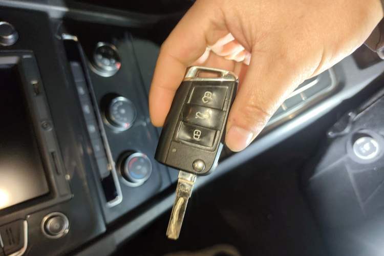 Used Volkswagen Golf 2017 1.6L Automatic Comfort Million-Vehicle Anniversary Edition