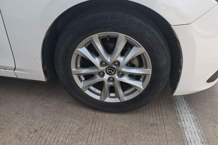 Used Mazda 3 Axela 2016 Sedan 1.5L Manual Comfort Model
