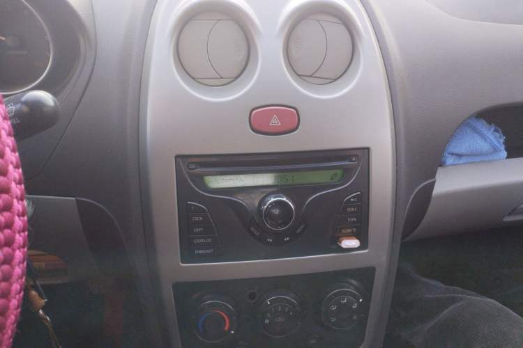 Used FAW Weizhi V2 2010 1.3L Manual Luxury Version Audio And AC Panel