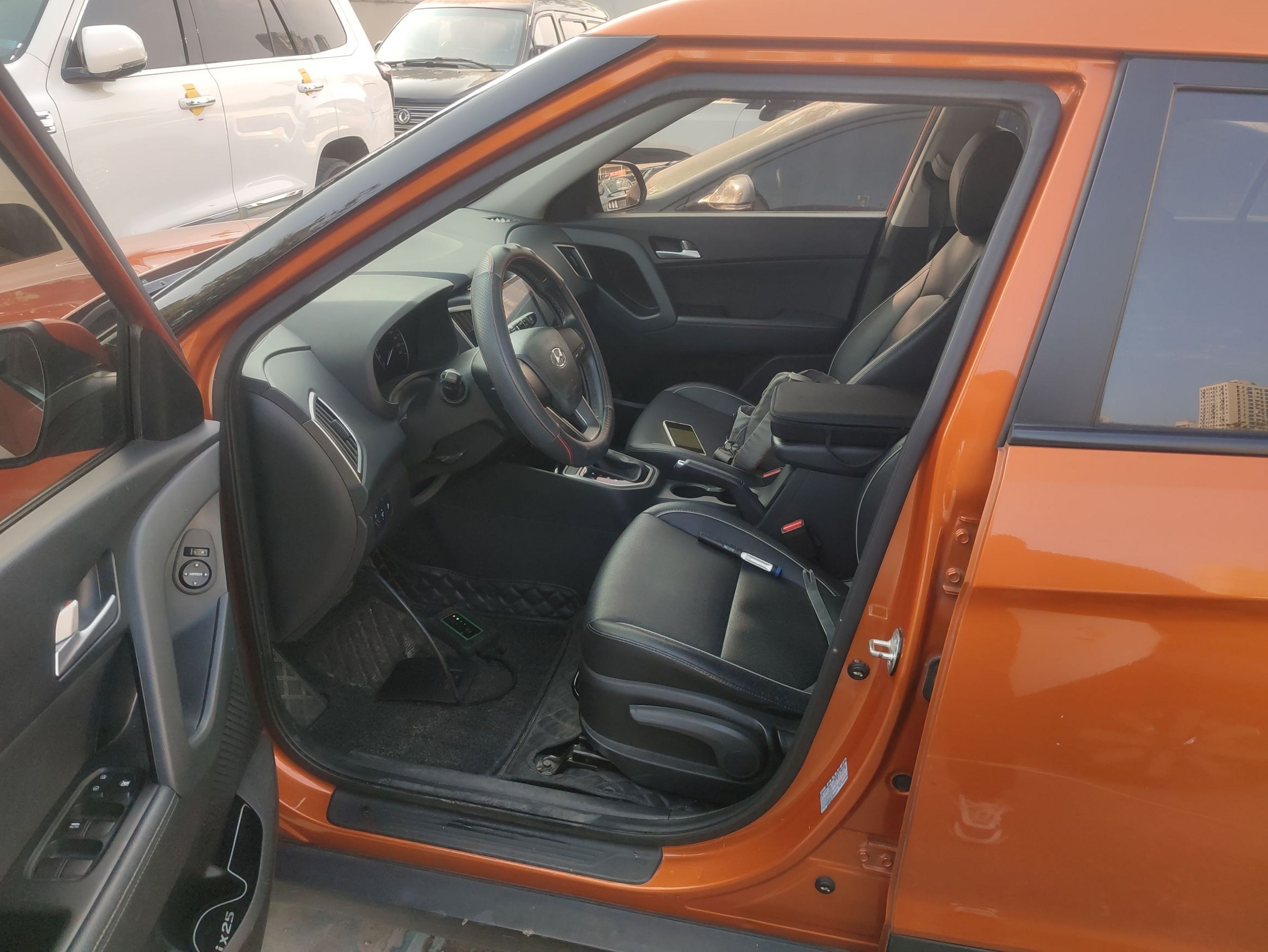 Переднее сиденье в автомобиле