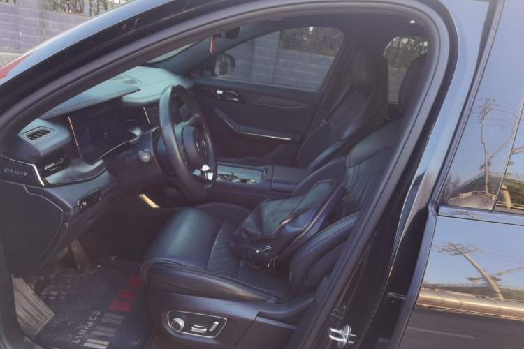 Used Lynk & Co 09 2021 2.0T Halo Seven-Seater