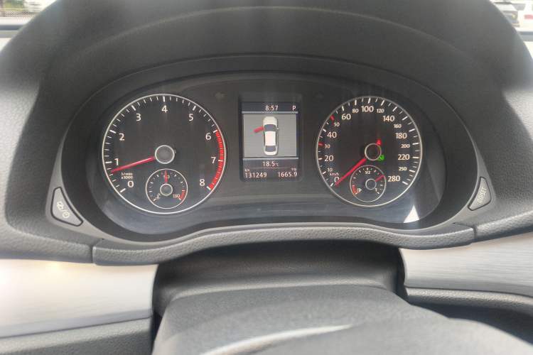 Used Volkswagen Passat 2013 1.8TSI DSG Prestige Edition Odometer Close Up