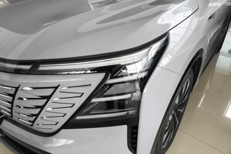 Used CHANGAN CS75 PLUS 2025 4th Generation UItra 2.0T New Blue Whale – Smart & Powerful Version Left Front Headlight