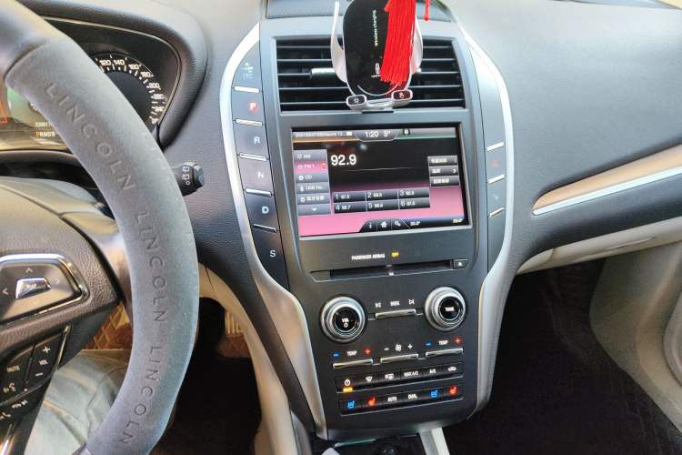 Used Lincoln MKC 2014 2.0T Four-Wheel Drive Luxury Edition Audio And AC Panel