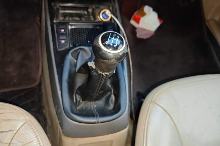 Used Volkswagen Santana Vista 2008 1.8L Manual Comfort Edition Gear Lever