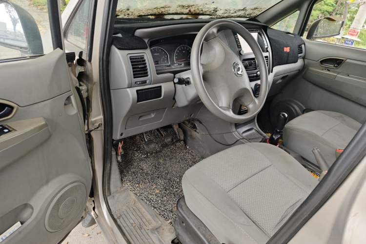 Used Dongfeng Shuaike 2013 Revised Version 1.5L Manual Standard Edition 7 Seats China IV Standard Driver Seat