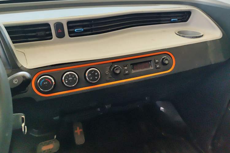 Used Wuling Hongguang MINIEV 2020 Freedom Version Lithium Iron Phosphate Audio And AC Panel