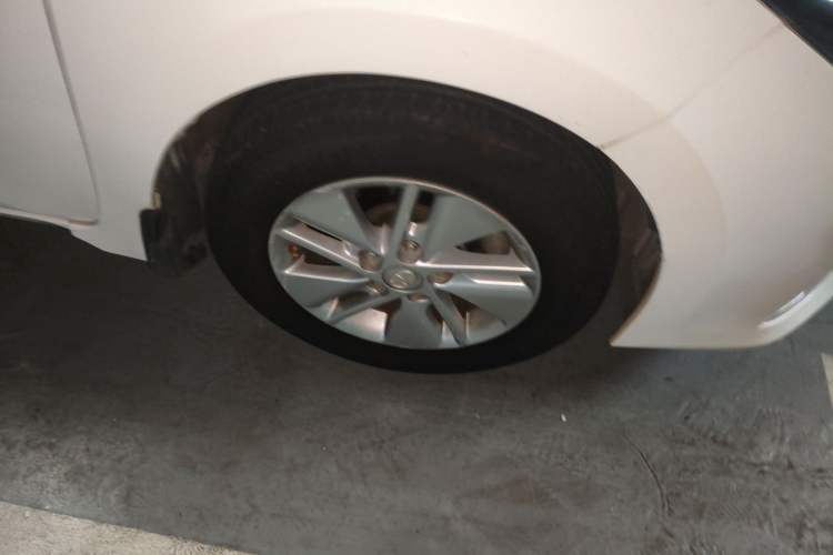 Used Toyota Corolla 2014 1.6L CVT GL Right Front Wheel Hub