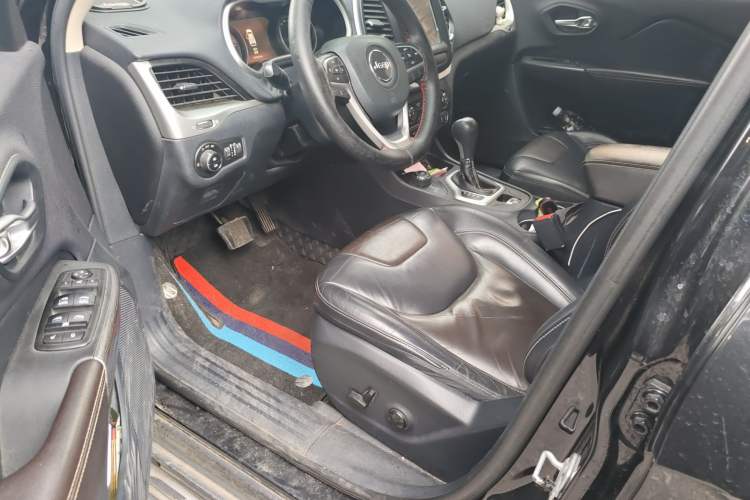 Used Jeep Cherokee 2016 2.4L Professional Smart Version