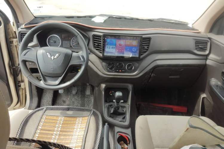 Used Wuling Hongguang V 2019 1.5L Jingqu Version China VI LAR Center Console