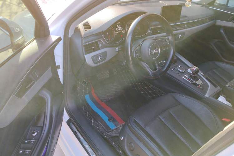 Used Audi A4L 2017 40 TFSI Ambition Edition
