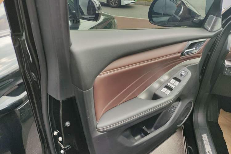 Used Wey VV6 2021 2.0T Two-Wheel Drive Smart Protection+