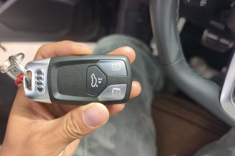 Used Audi Q5L 2023 40T Luxury Dynamic Model Vehicle Key