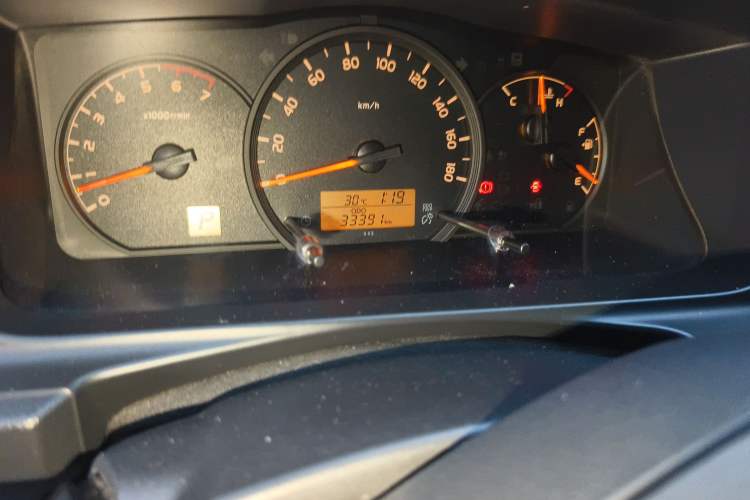 Used Toyota HIACE 2011 2.7L Automatic Standard Edition 13 Seats