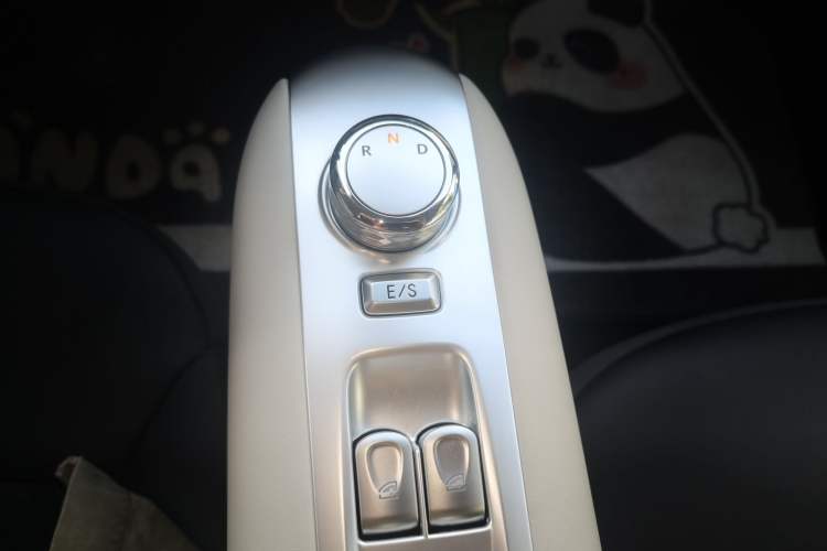 Used CHANGAN NEVO Lumin 2025 301km Cute Baby Edition Gear Lever