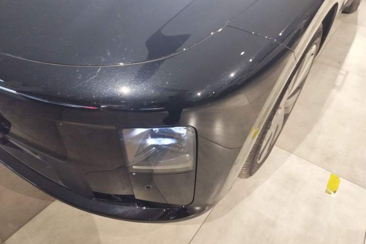 Used Li Auto i6 2025 Model Four-Wheel-Drive Standard Type
