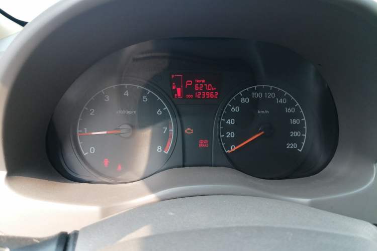 Used Hyundai Verna (older generation) 2010 Sedan 1.4L Automatic Comfort Model GS Instrument Cluster