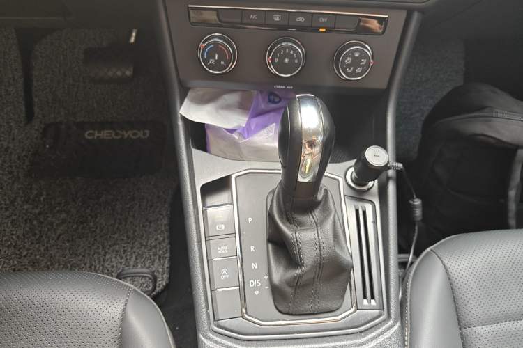 Used Volkswagen Lavida 2022 1.5L Automatic Comfort Edition Gear Lever