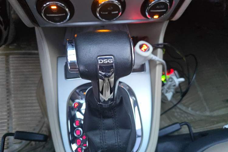 Used Volkswagen Lavida 2011 1.4 TSI DSG Prestige Edition Gear Lever