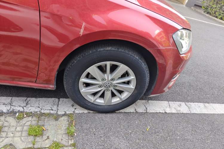 Used Volkswagen Golf 2014 1.6L Automatic Fashion Model Right Front Wheel Hub