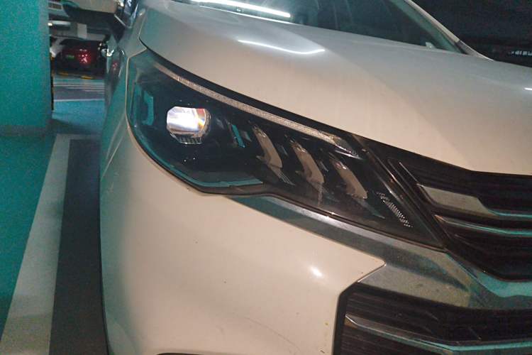 Used SAIC MAXUS G50 2019 1.5T Automatic Elite Edition China VI Standard Right Front Headlight