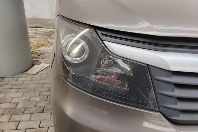 Used CHANGAN KAICHENG Ruixing M70 2019 1.5L Comfort Version 6-Seater China VI Standard Flat Roof Liftback Doors – DAM15KL Right Front Headlight