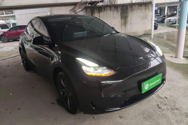 Used Tesla Model Y 2023 Rear-Wheel-Drive Version Front Right 45 Deg