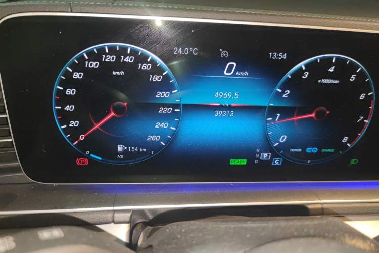 Used Mercedes-Benz GLE 2021 GLE 450 4MATIC Stylish Model Odometer Close Up