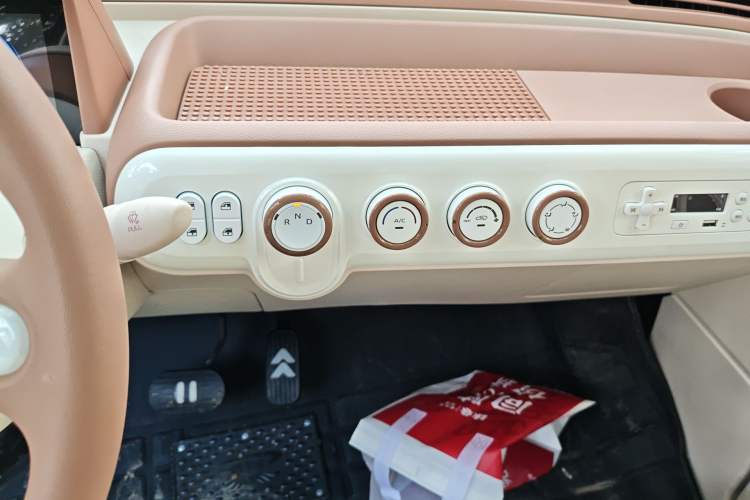 Used Bestune Pony 2026 222km Colorful Horse Audio And AC Panel