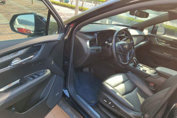 Used Cadillac XT5 2022 2.0T Two-Wheel Drive Luxury Version